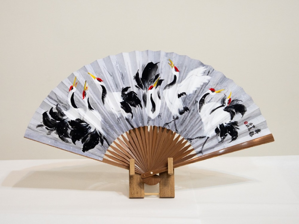 Huang Tzu-Ying의 출품작품인 디지털 프린트 접이식 부채 ‘Elegant Crane Movement’(제공=Kasashima Gallery).jpg