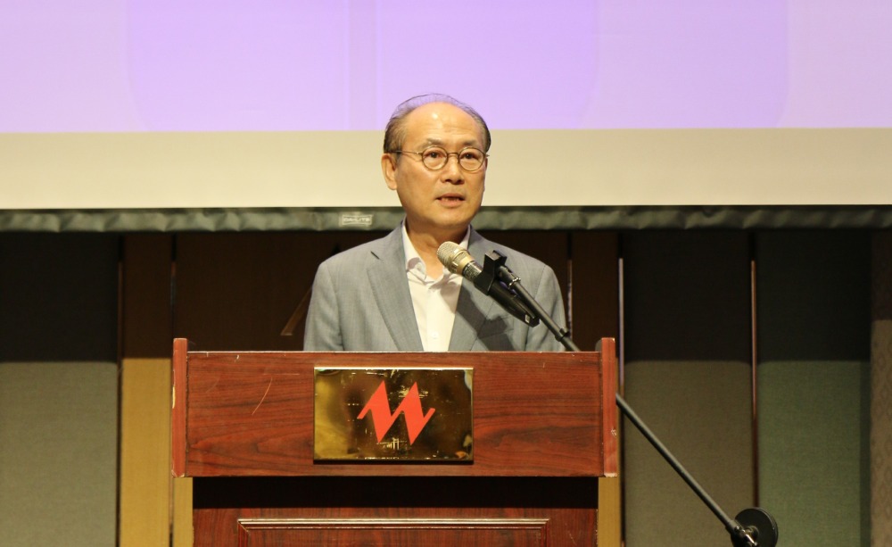 백동민 한국잡지협회장이 6월 12일(목) 대만 타이베이에서 열린 제45회 잡지발행인 세미나에서 인사말을 하고 있다.jpg