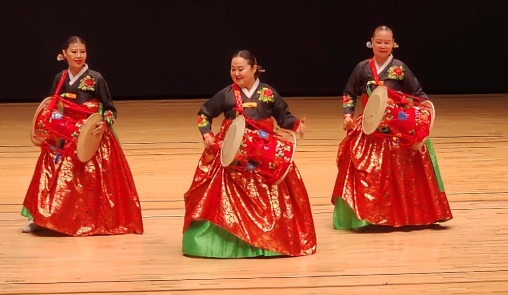 박민희국악예술단 장고춤.jpg