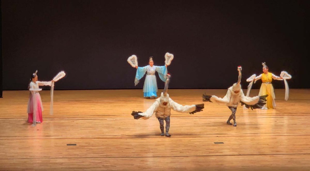 이문주국악예술단 학과 선녀춤.jpg