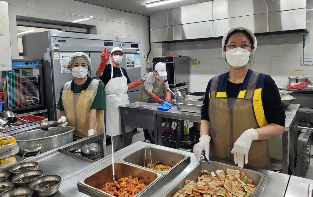 9.식당조리 및 배식.jpg