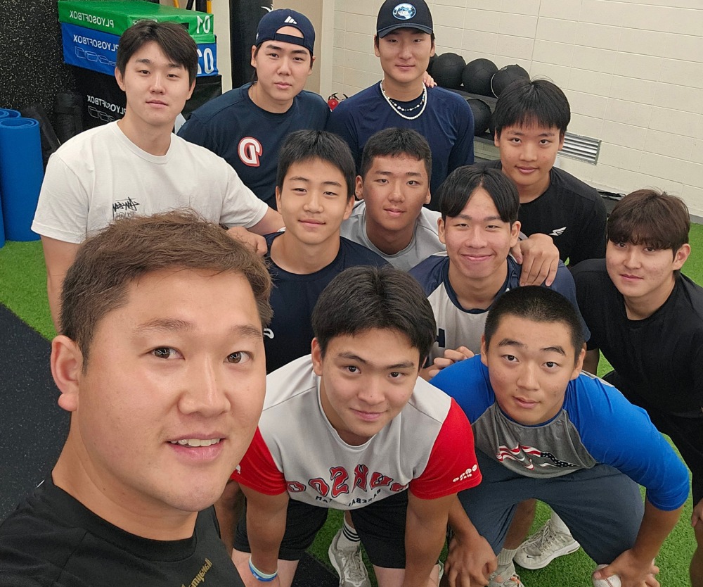 노다웃 퍼포먼스에서 활동하고 있는 유소년 선수들 복사.jpg