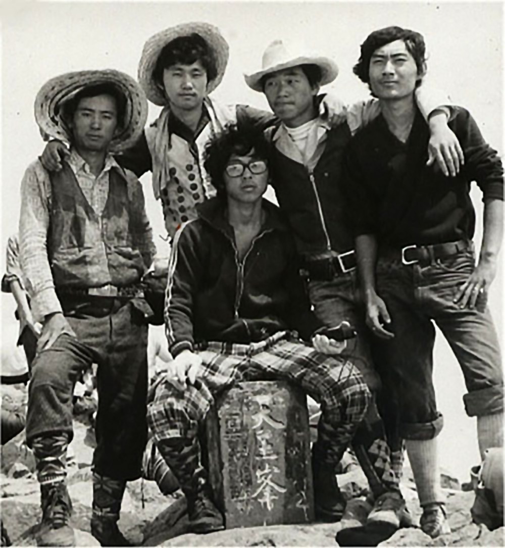 1976년 천왕봉 고교 친구들(티루).jpg